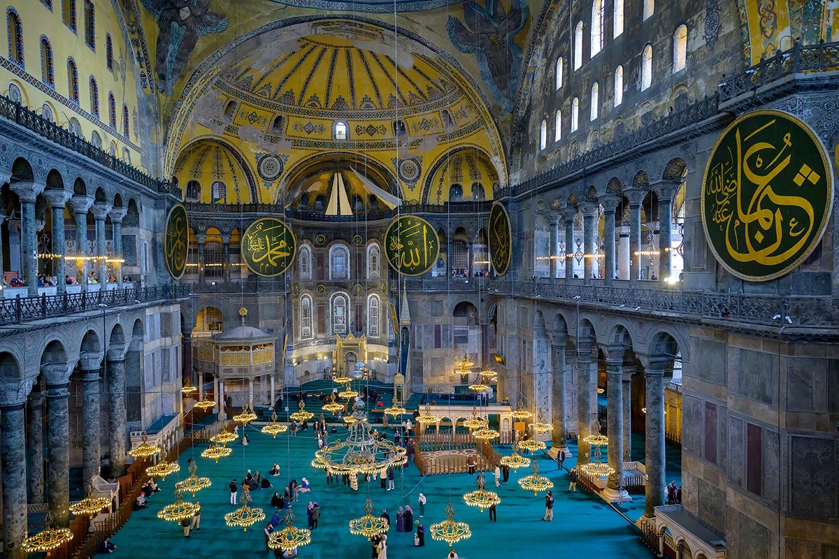 Ayasofya'nın kubbesi ve Bizans mozaikleri